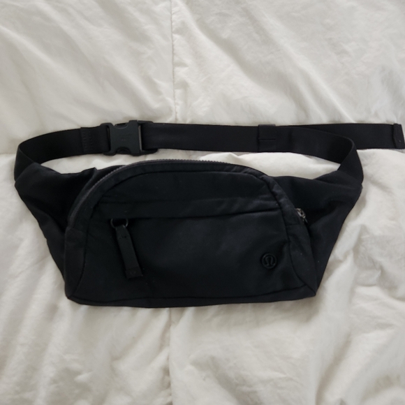Lululemon On The Beat Belt Bag Black Shoulder Cross Body Waist 3-Pockets - Picture 1 of 8